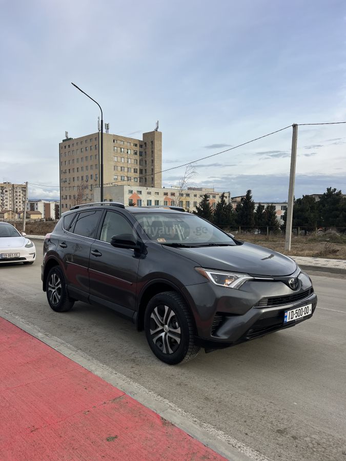 Toyota RAV4 2018 — photo 2