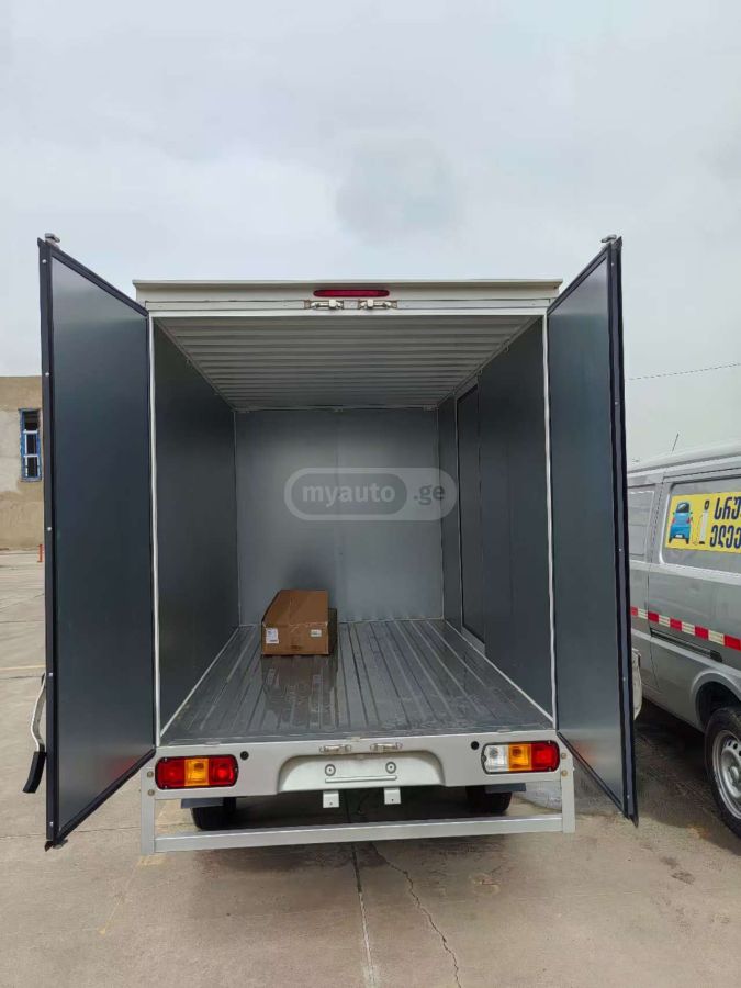 Wuling EV50 2024 — photo 2