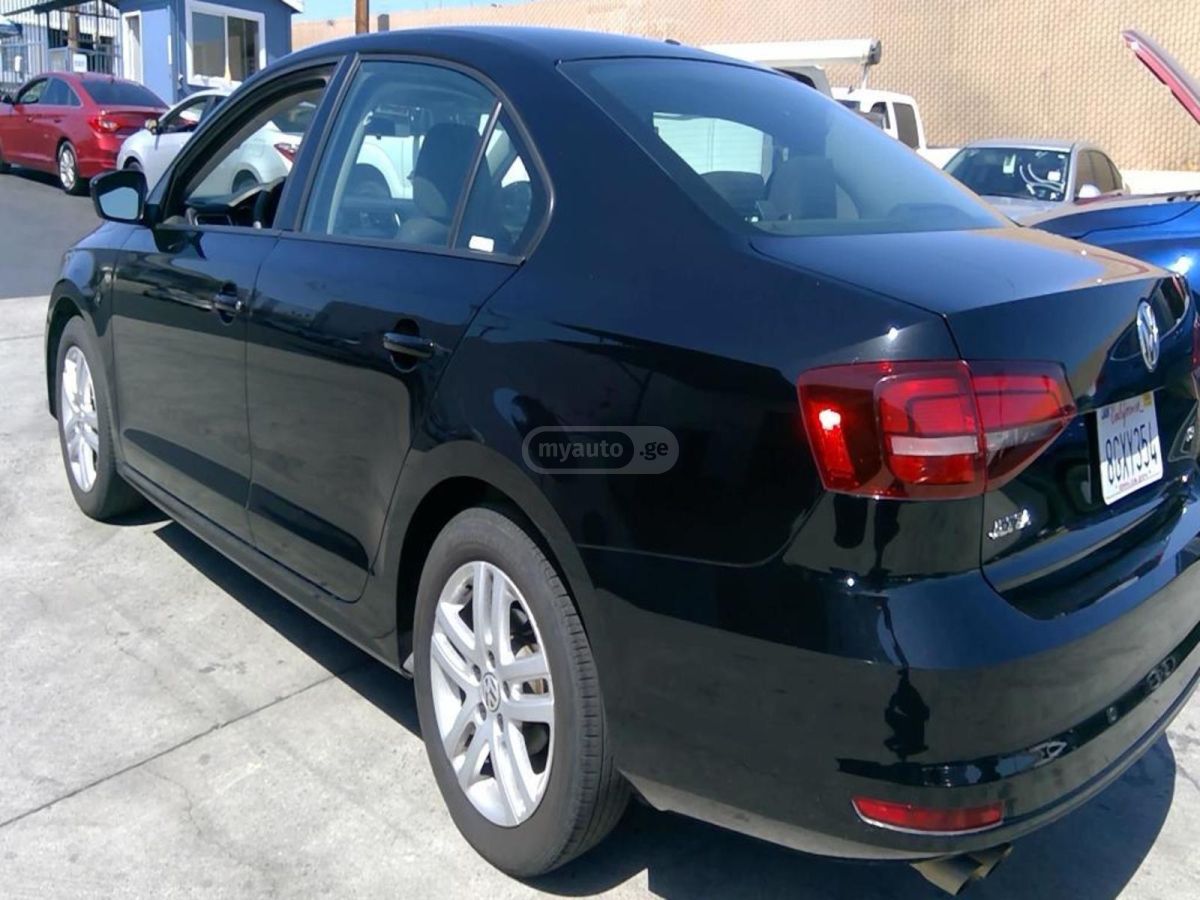 Volkswagen Jetta 2018 — photo 2
