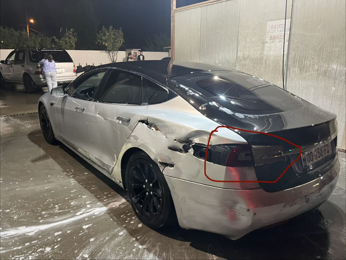 Tesla Model S 2018 — photo 2