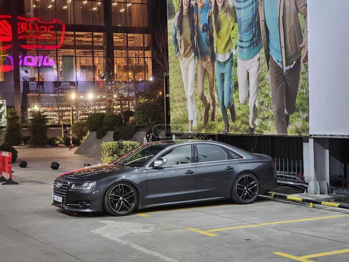 Audi S8
