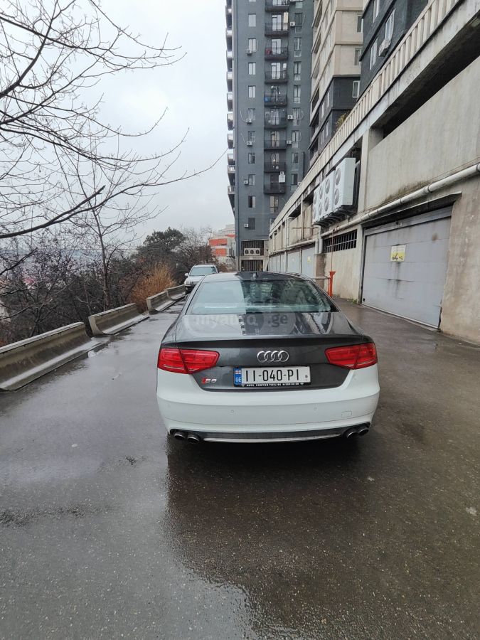 Audi S8 2015 — photo 2