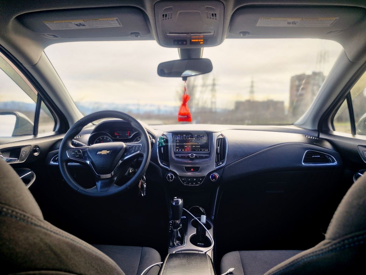 Chevrolet Cruze 2018 — photo 2