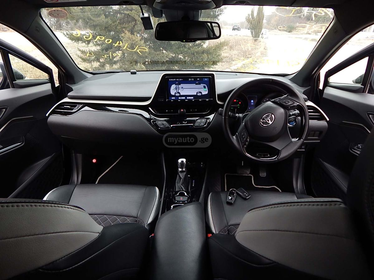 Toyota C-HR 2019 — photo 2