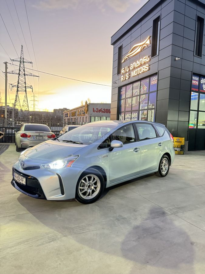 Toyota Prius V