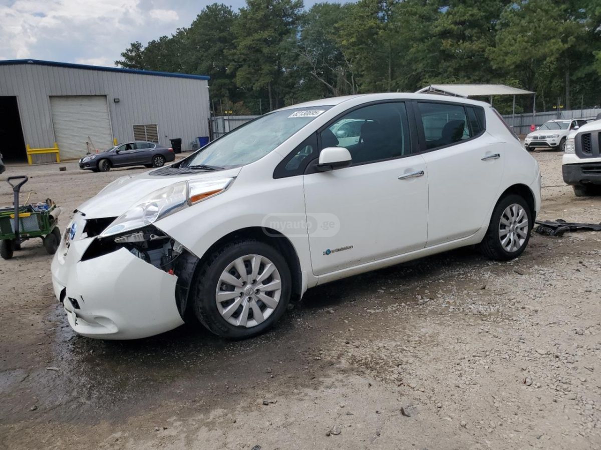 Nissan Leaf 2015 — photo 2
