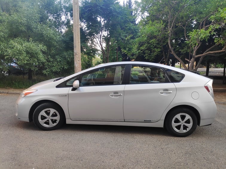 Toyota Prius 2013 — photo 2