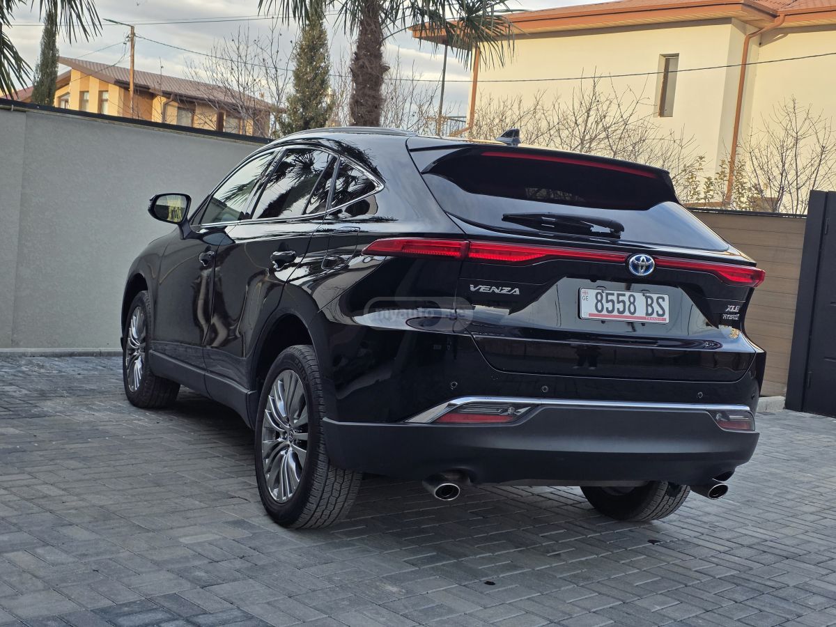 Toyota Venza 2021 — photo 2