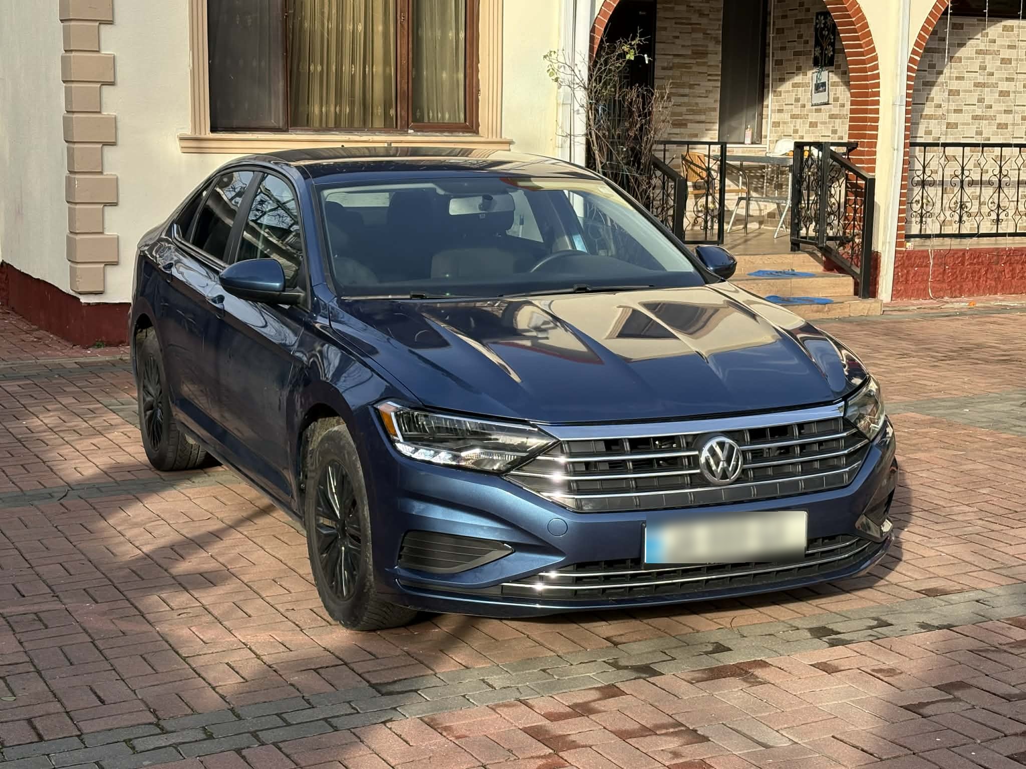 Volkswagen Jetta 2018 — photo 2