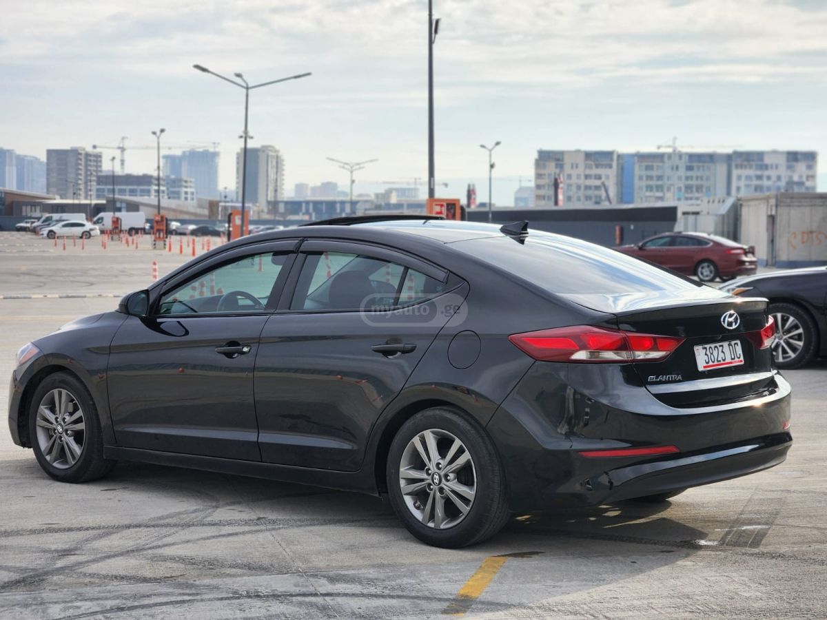 Hyundai Elantra 2017 — photo 2