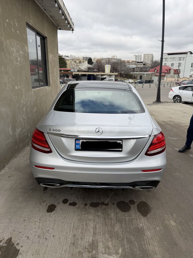Mercedes-Benz E 300 2017 — photo 2