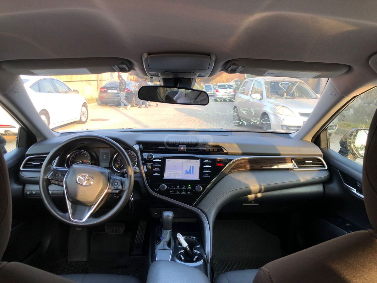 Toyota Camry 2020 — photo 2