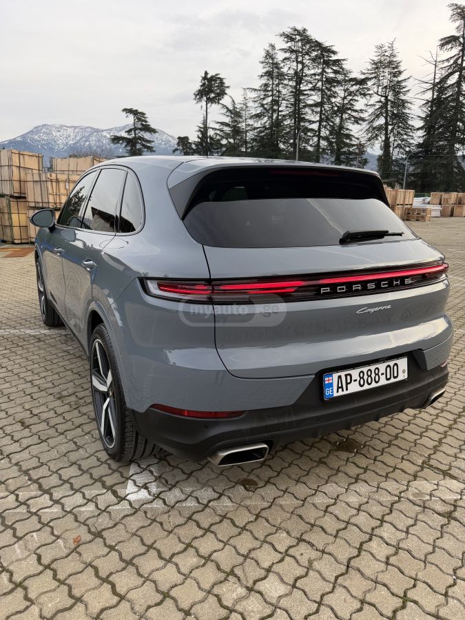 Porsche Cayenne 2024 — photo 2