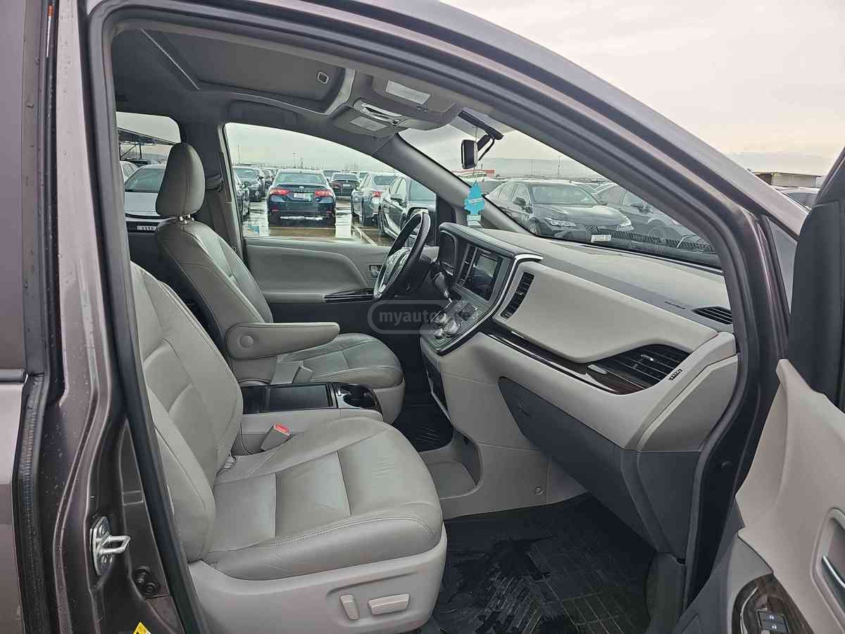 Toyota Sienna 2015 — photo 2