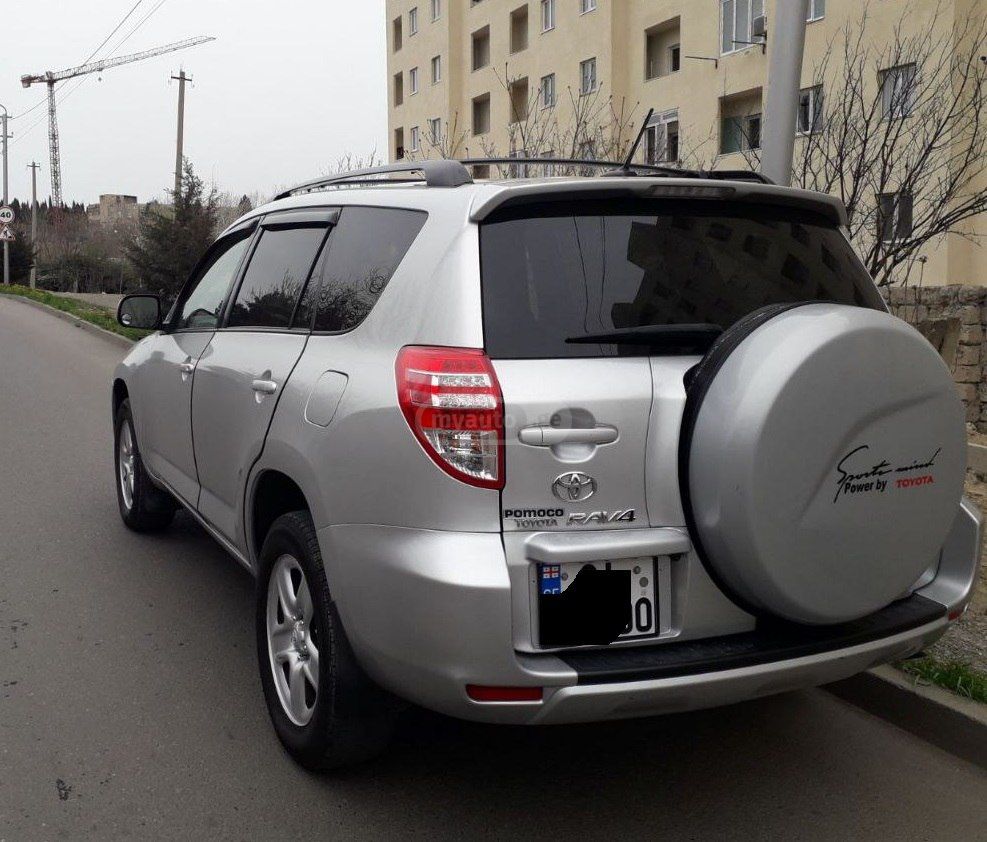 Toyota RAV4 2010 — photo 2