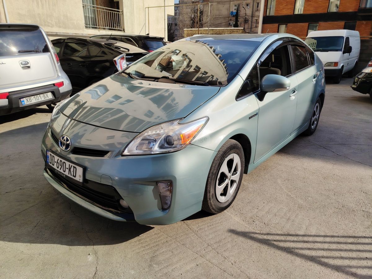Toyota Prius 2014 — photo 2