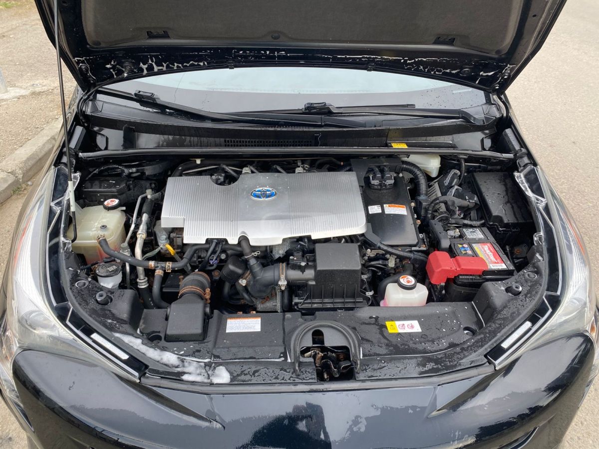 Toyota Prius 2016 — photo 2