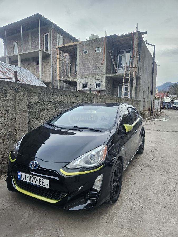 Toyota Prius C 2016 — photo 2