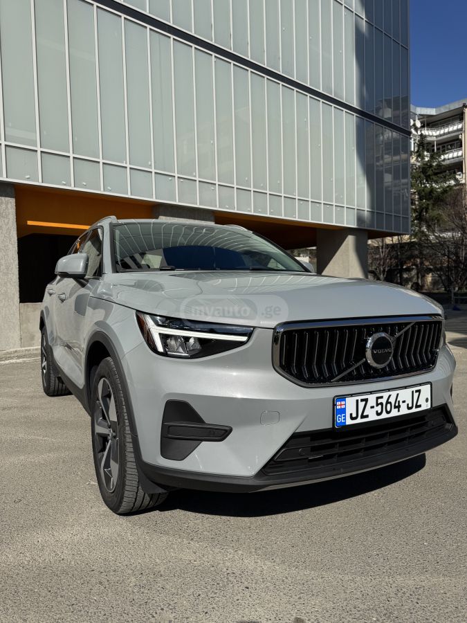 Volvo XC40 2025 — photo 2