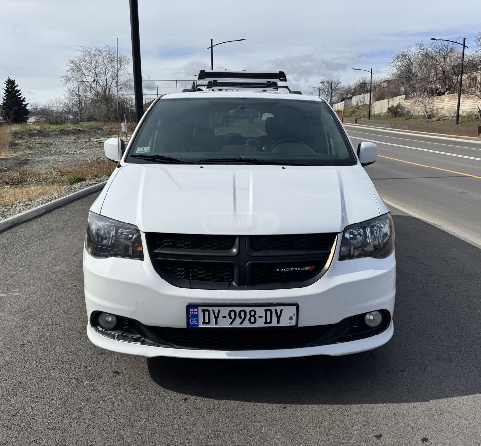 Dodge Caravan 2017 — photo 2