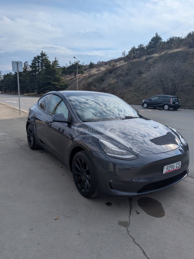 Tesla Model Y 2021 — photo 2