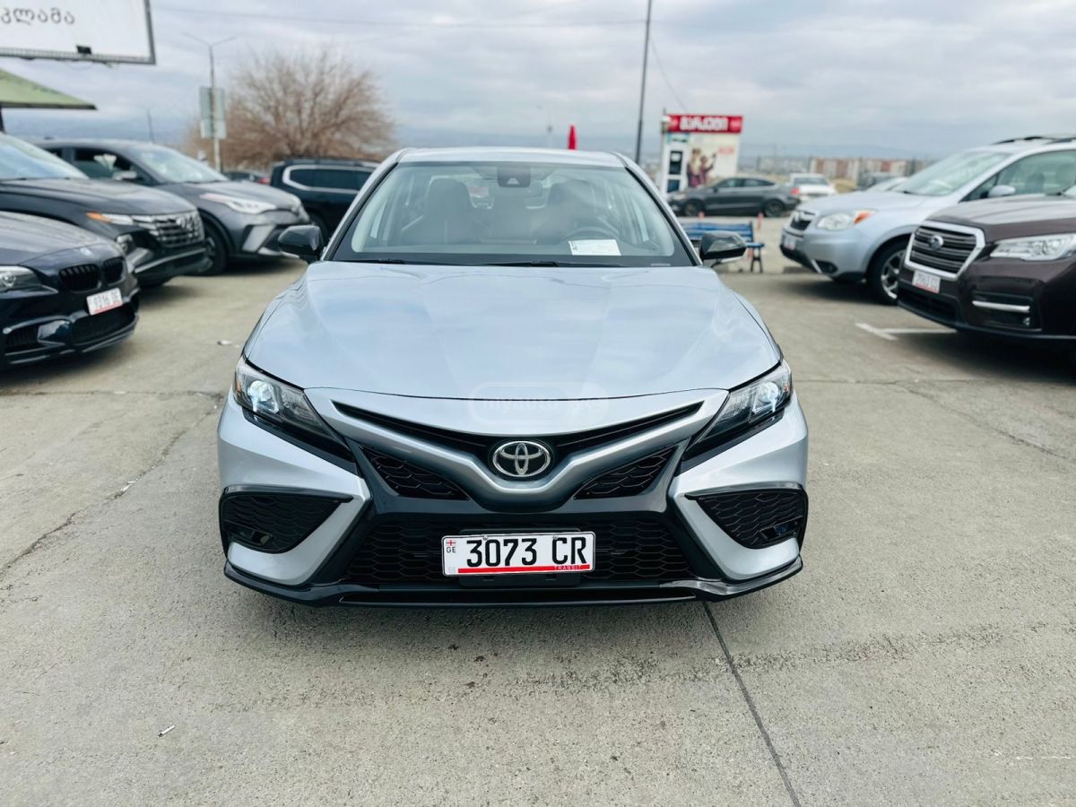 Toyota Camry 2022 — photo 2