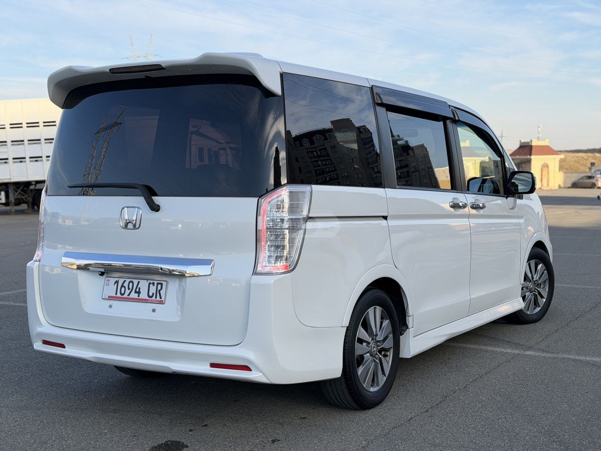 Honda Step Wagon 2014 — photo 2