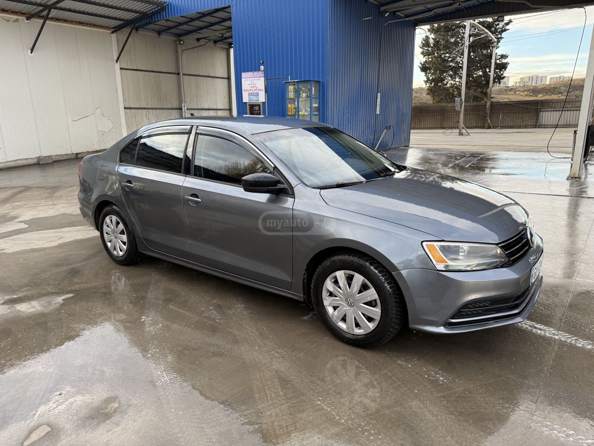 Volkswagen Jetta 2016 — photo 2