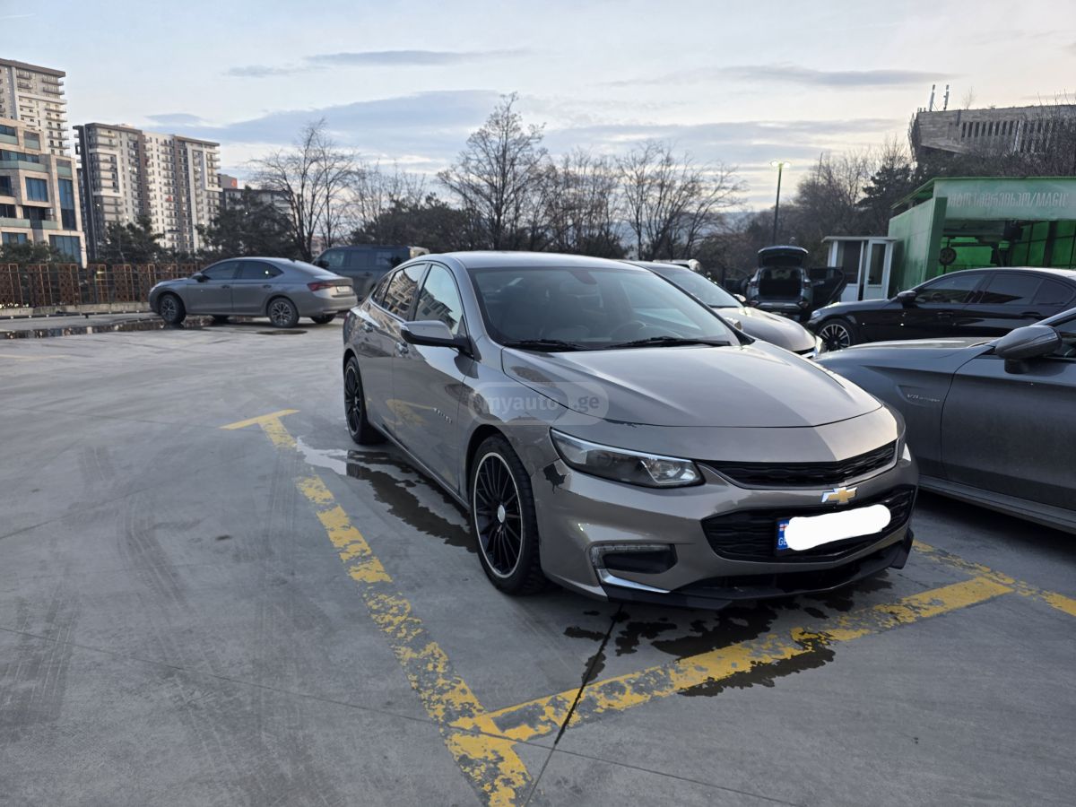 Chevrolet Malibu 2017 — photo 2