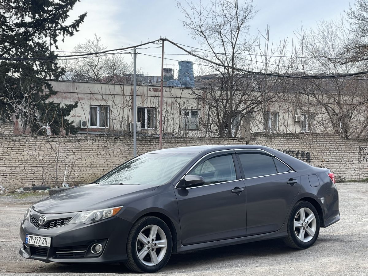 Toyota Camry 2013 — photo 2