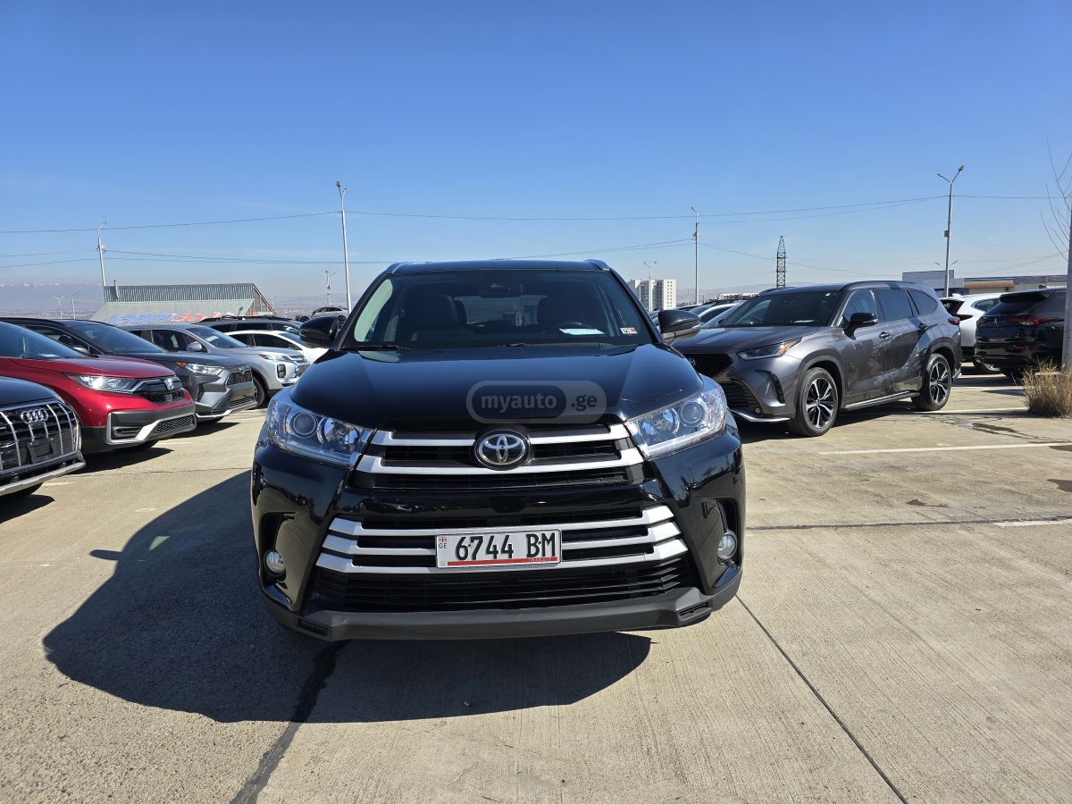 Toyota Highlander 2018 — photo 2