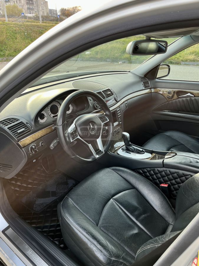 Mercedes-Benz E 320 2004 — photo 2