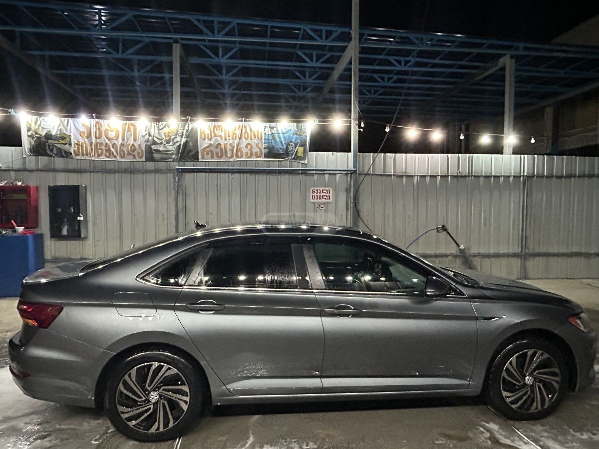Volkswagen Jetta 2019 — photo 2