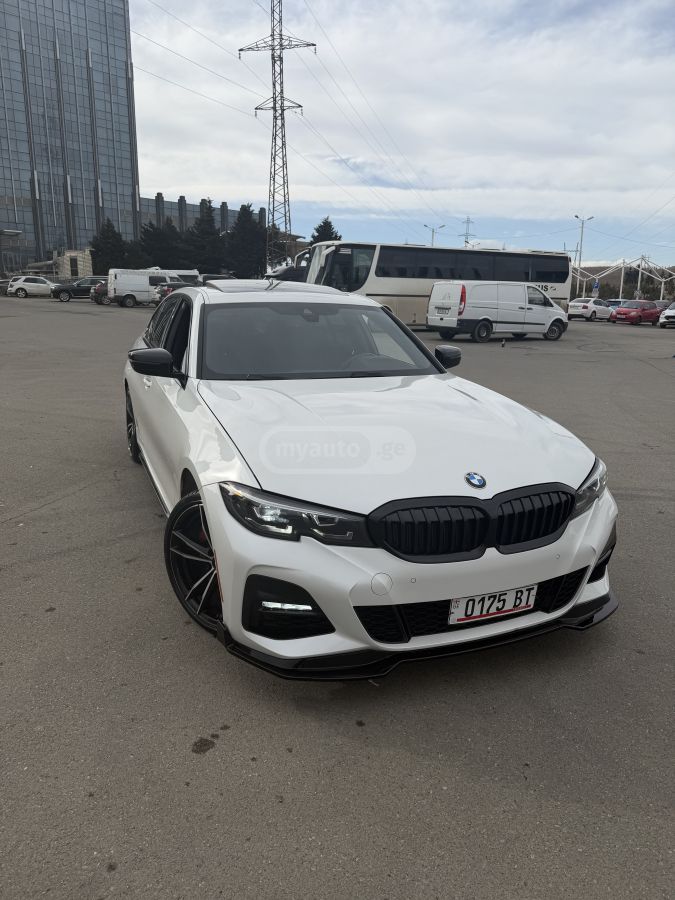 BMW 330 2021 — photo 2