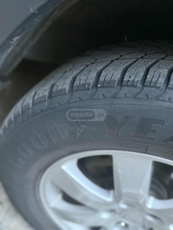 Kia Sorento 2011 — photo 2