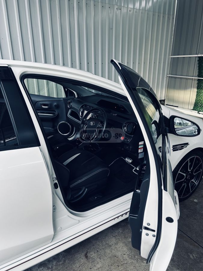 Toyota Aqua 2015 — photo 2