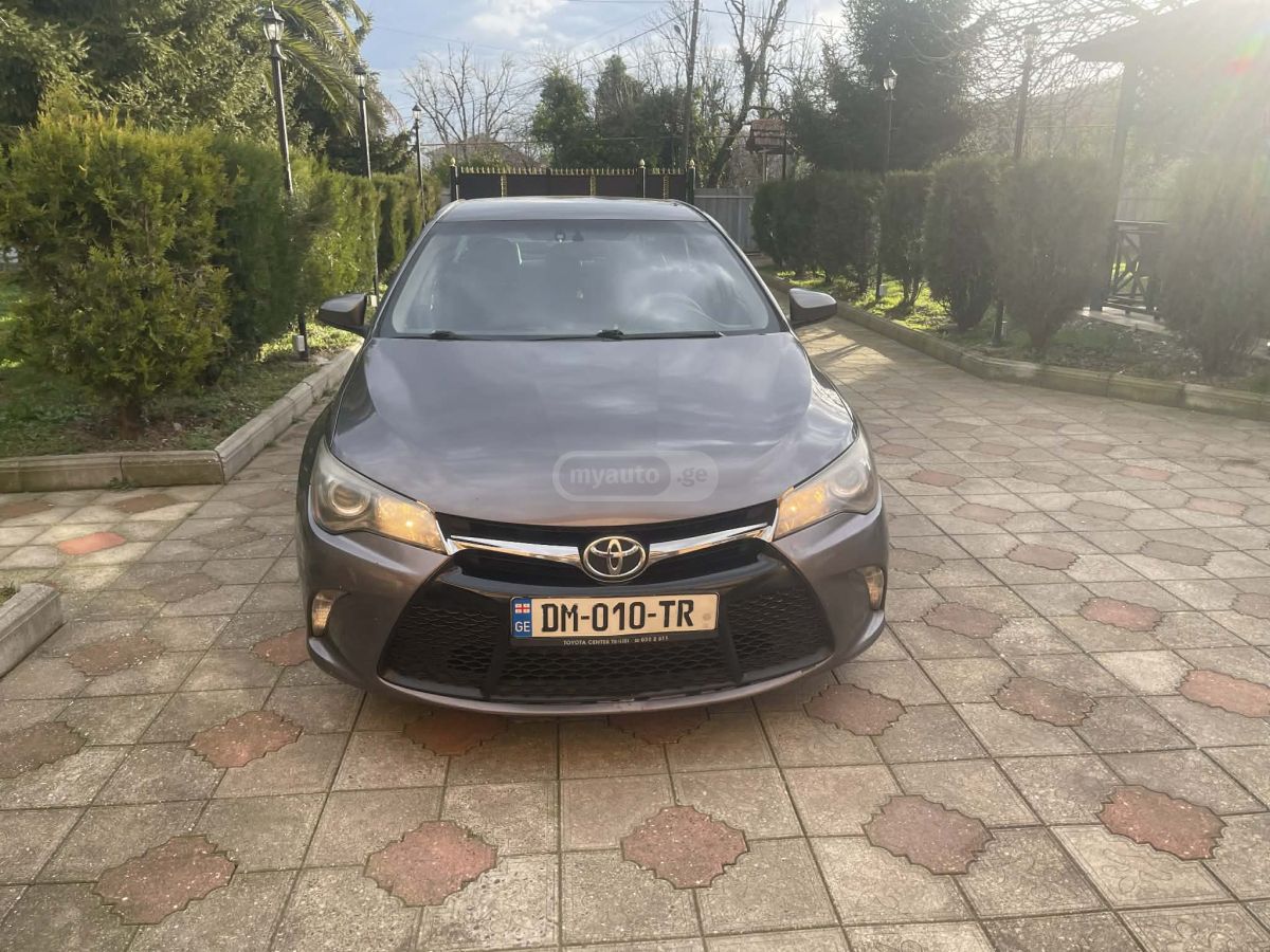 Toyota Camry 2016 — photo 2