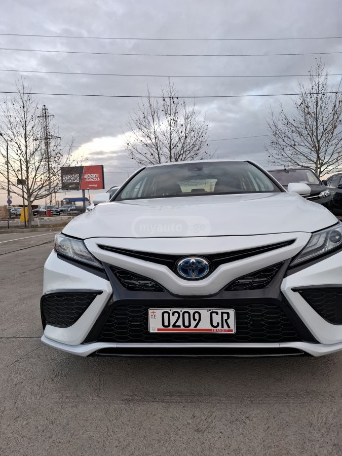 Toyota Camry 2020 — photo 2