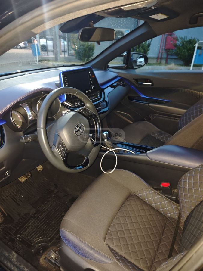 Toyota CHR 2021 — photo 2