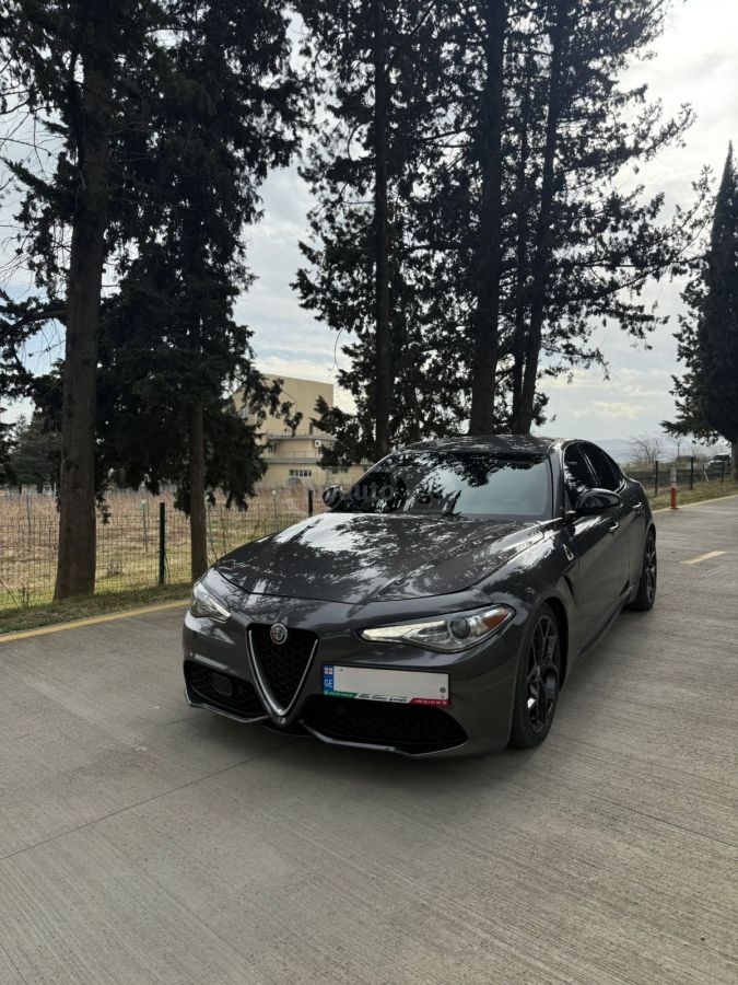 Alfa Romeo Giulia 2021 — photo 2