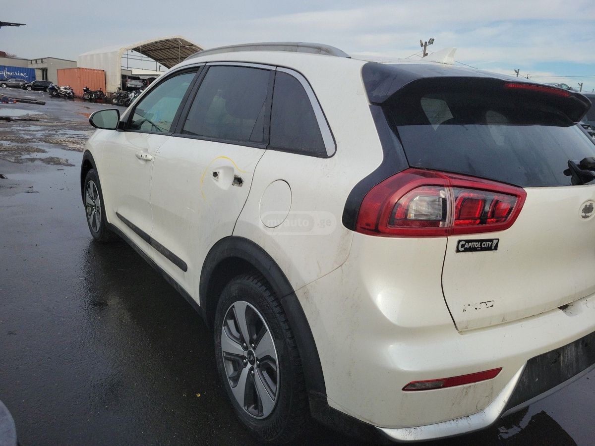 Kia Niro 2017 — photo 2