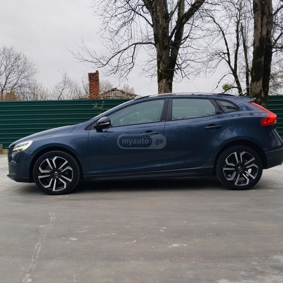 Volvo V40 2017 — photo 2