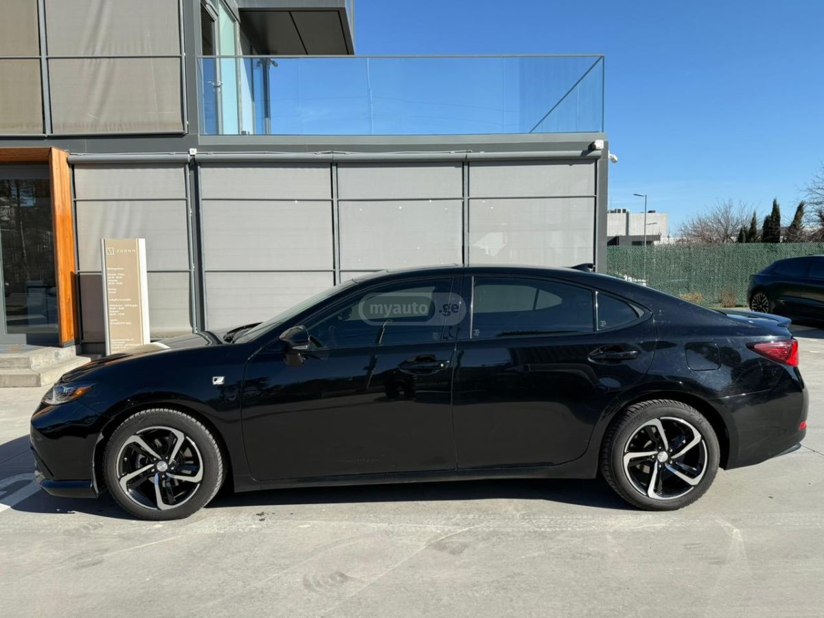 Lexus ES 300 2018 — photo 2