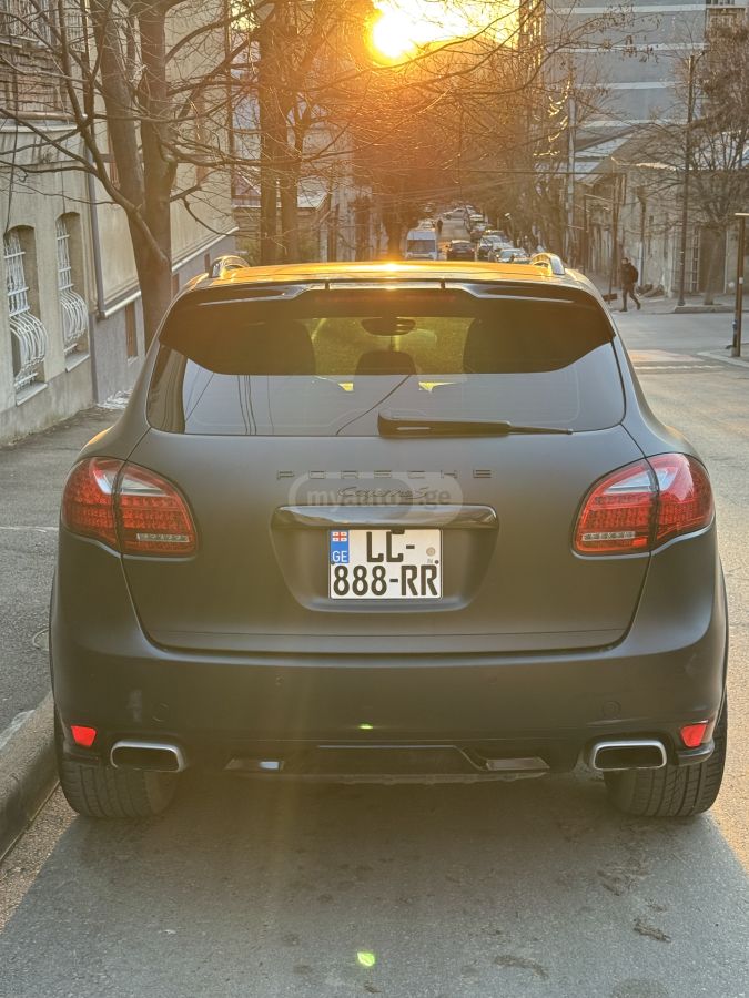 Porsche Cayenne 2012 — photo 2
