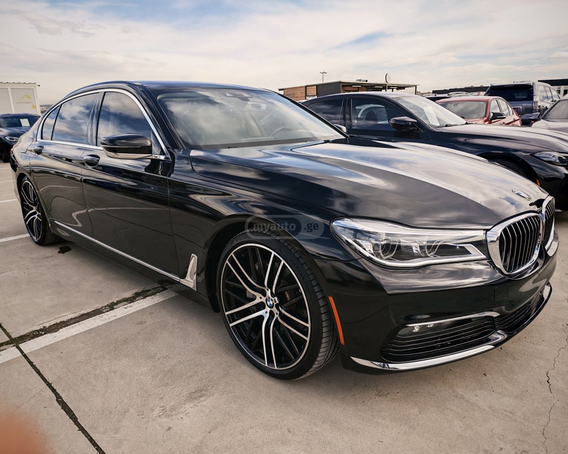 BMW 740 2018 — photo 2