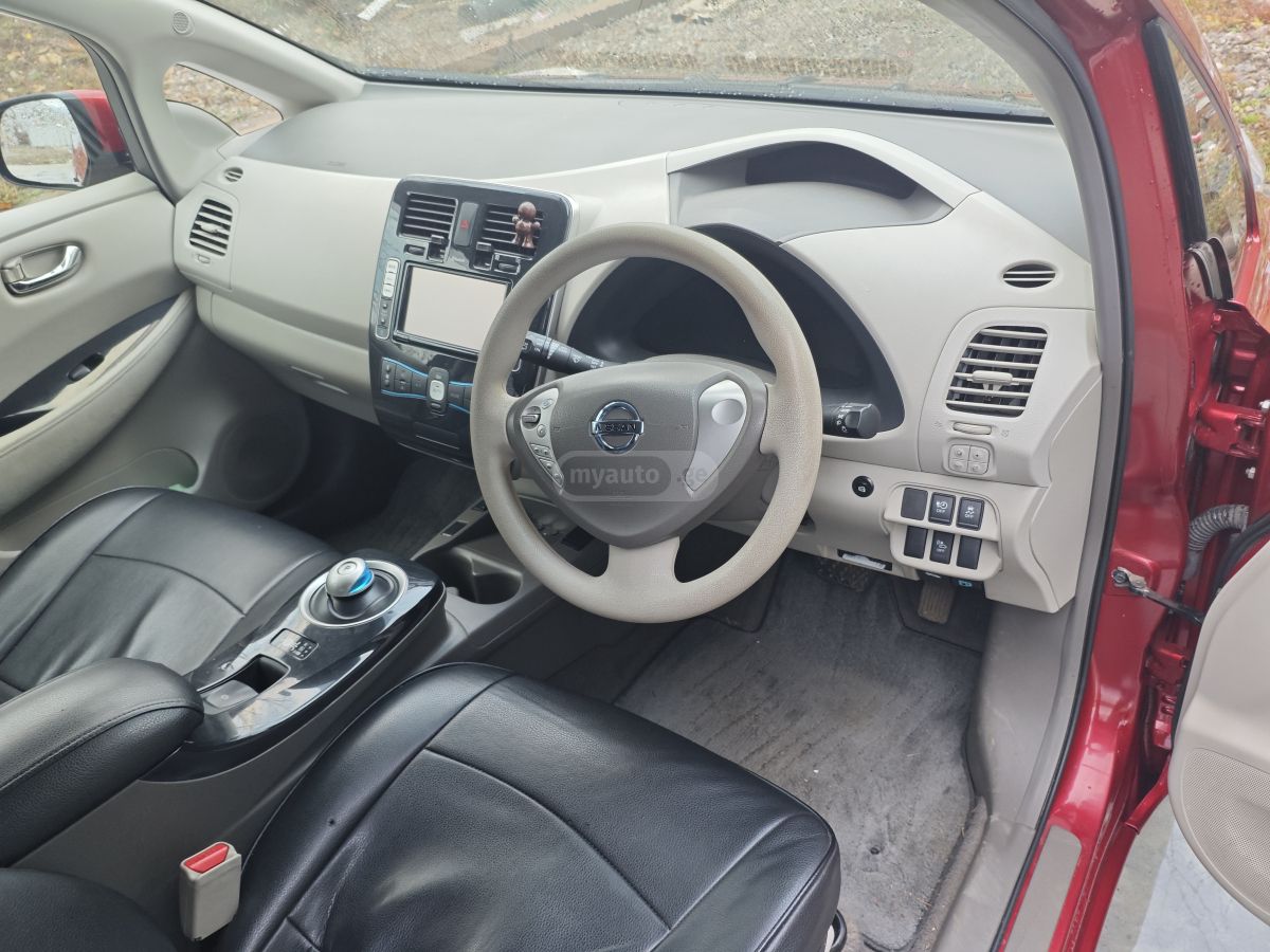 Nissan Leaf 2012 — photo 2