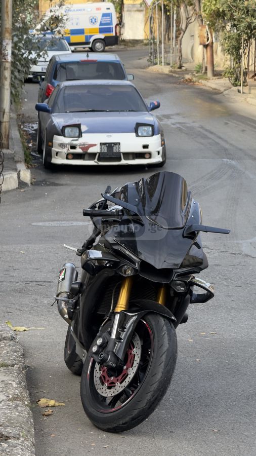 Yamaha YZF-R1 2015 — photo 2