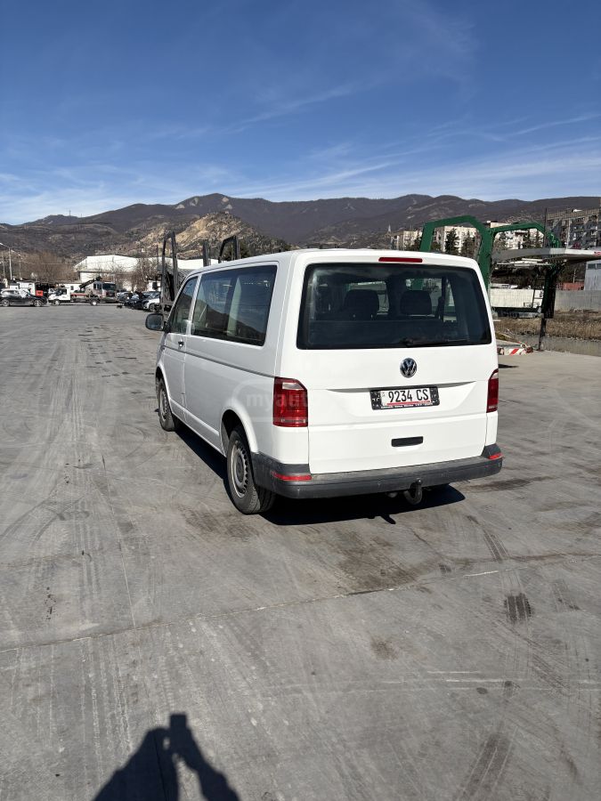Volkswagen Transporter 2015 — photo 2