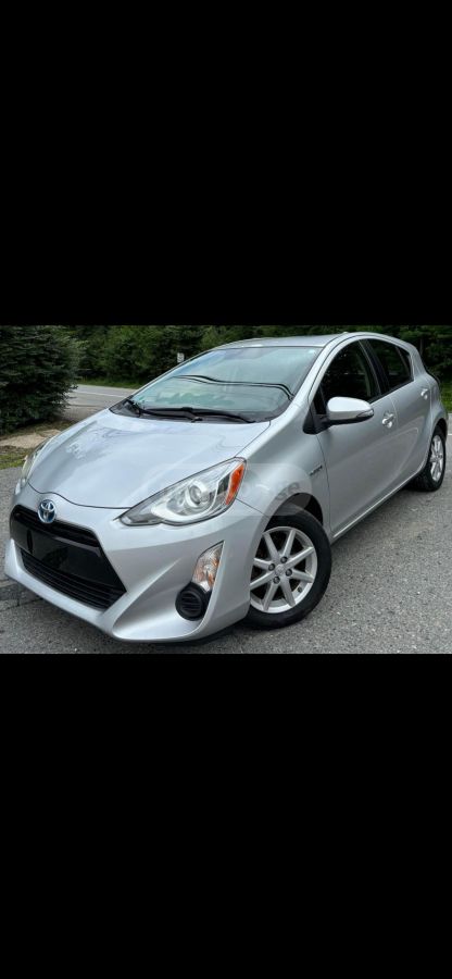 Toyota Prius C 2014 — photo 2