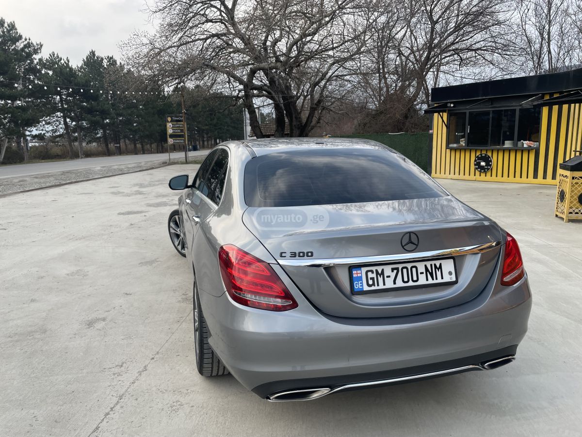 Mercedes-Benz C 300 2015 — photo 2